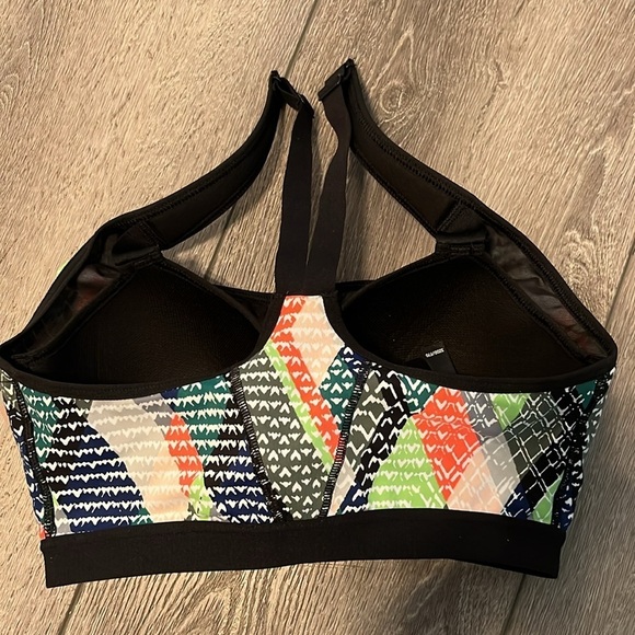 VICTORIA’S SECRET Incredible knockout Sports Bra Size 32DD - Picture 5 of 6
